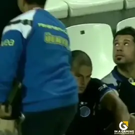 1- Alex De Souza düşünceli şekilde uzaklara dalıyor... #keşfet #futbol 
