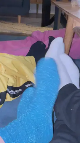 Toesie-woasies ! 🦶💃🕺 #toes #feet #feetdanceparty #friendship #afterparty 