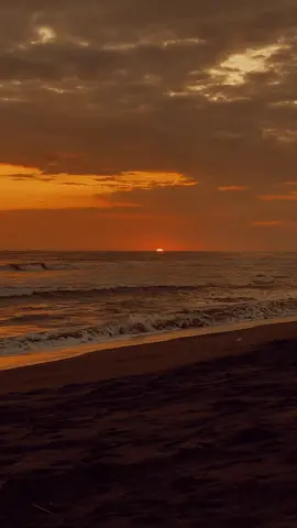 #sipacatebeach #sipacate #playa #guatemala #ESCUINTLA #beach #sunset #atardecer #oasis #guatemala🇬🇹 #guatemala_502 #guatemala🇬🇹viral #guatetiktok #guatemalalinda #inguat #paisajes #olas @Inguat #mar #pacifico #surf 