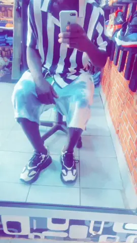 C est d abord le vert rouge jaune tous derrière le 237 🇨🇲🇨🇲🇨🇲 conseiller vestimentaire est de passage 