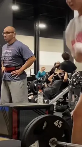 She got the whole gym watching #deadlift #gym #Gymshark 