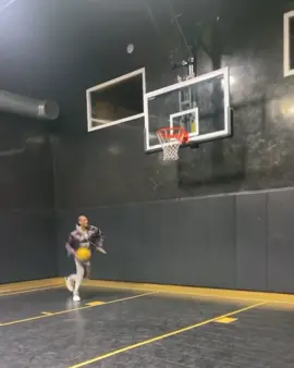 #SnoopDogg casually dunking at the age of 51