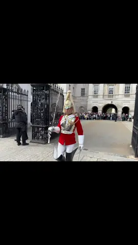 Ladies Reactions to King’s Guard Make Way “Shout” is Hilarious. #foryou #horseguardsparade #king #guards #foryoupage #foryourpage #viral #trending #uk 