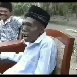 lagu garuda Pancasila yang dibawakan kakek lucu bikin ketawa ngakak #ngakakbanget #garudapancasila #kakek #kakeklucu 