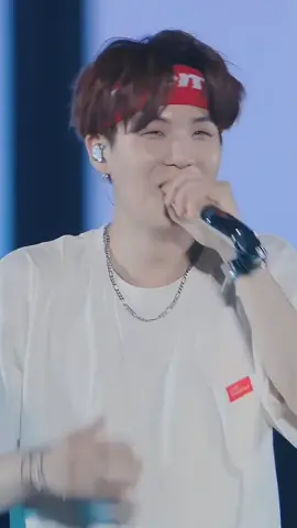 kamu tau ngak sih Yoon kalo senyum kamu tuh manis banget 😩🤗 #bts #fypシ #yoongi #suga