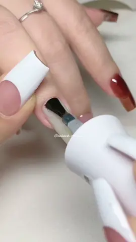 “Bài hát cũ chẳng nhớ được nhiều Anh chỉ thuộc phần điệp khúc Người đi như gió Nỗi buồn như mây Ta buồn như cỏ Cỏ buồn như cây.” (Trần Việt Anh).  #ombre #TetNayLaNhat #affcup2022 #nailsxinh #nails💅 