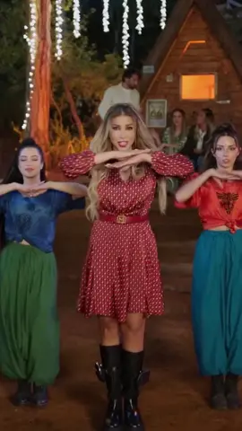 شرايكم نسوي تحدي لهالرقصة ؟ 💃🏻 شاهدوا فيديو كليب اغنيتي الجديدة #هنيالو الآن على اليوتيوب 🔥  #أروى 