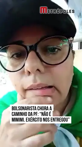 Bolsonarista chora a caminho da PF: “Não é mimimi. #Exército nos entregou”. Um comboio com 50 ônibus levou bolsonaristas que estavam no QG do Exército, em #Brasília, para a Polícia Federal #TikTokNotícias 