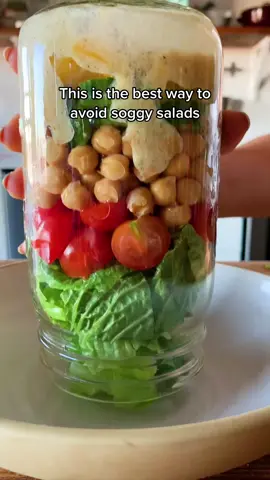 No more soggy meal pre salads! #masonjarsalad #saladjar #saladrecipe #healthyrecipe #chickpeasalad 