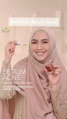 Serum Acne yang mengandung Chamomile Extract, Salicylic Acid dan Tea Tree Oil. Serum ini khusus diformulasikan untuk mengatasi masalah jerawat, menghilangkan dan menghaluskan bekas jerawat serta flek hitam, dan juga melembapkan kulit. Cara Pakai : Teteskan 2-4 tetes serum pada telapak tangan, lalu oleskan secara merata pada wajah hingga merata dengan pijatan lembut. Diamkan beberapa saat agar meresap ke kulit. Untuk mendapatkan hasil terbaik dari penggunaan serum ini, maka gunakan setiap hari sebelum memakai kosmetik pada waktu pagi dan malam hari. #serumacne #batrisyia  #batrisyiaherbal  #okisetianadewi 
