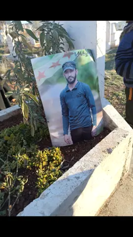 الموت يترك وجعا في القلب لا يمكن لأحد أن يشفى منه💔😔