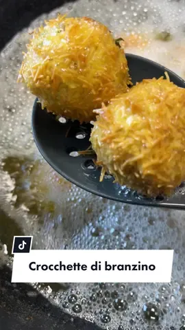 Polette dell’angelo 🤤🤤🤤 Criocchette di branzino al Tòppe! #foodtiktok #polpette #ricettefacili #ricettepervoi #fried #friedriceart #federicofusc 
