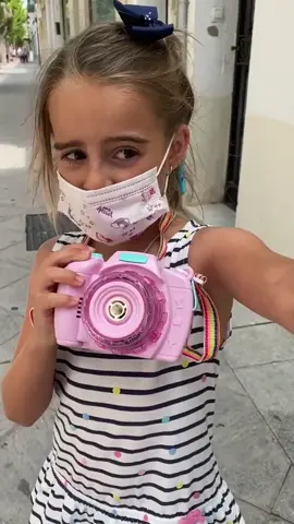 Esta niña se a veces se parace a #merlina #merlinaaddams #diadelaimaculada #jueves #bailando 