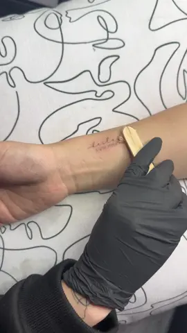 They’re kids name and date of birth #tattoo #fingertattoo #tattoolasvegas #finelinetattoo #lasvegas #smalltattoo 