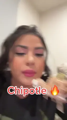 Bussin Bussin 🔥 #chipotle #chipotlesalsa #eatwithme 