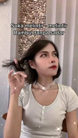 Aku ADHD tapi ga gini lebih suka goyangin kaki, tapi ad temen adhd dia suka melintir” rambut tapi ga suka goyang” kaki 😅 #dontselfdiagnose #adhd #adhdtiktok #KesehatanMental #gpph #adhdcheck #adhdprobs #MentalHealth #adhdawareness #adhdinwomen 