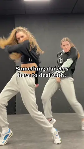 Meanwhile you are in the back and practicing your butt off 🤣 #dancerthings #dancerproblems #dancecomp #dancersoftiktok #dancecompetition #dancevideo #dance #danceclass #dancecrew #valerievanleeuwen 