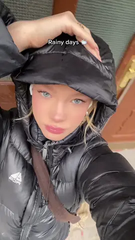 Regen in Berlin ☁️🧸🛁☕️#fyp #viral #trending #blonde #blush #charlottetilbury #viralmakeup #inspo #rainyday #cute 