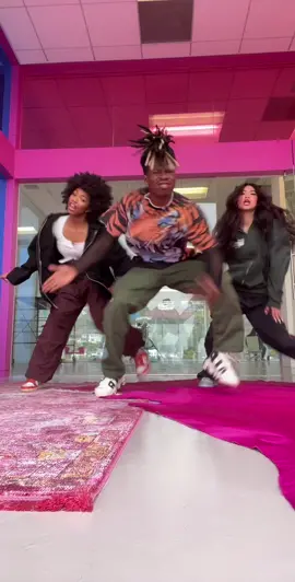 having dance friends>>>😩😩😩 dc: @d͎r͎e͎w͎ 🧑🏼‍🦰 