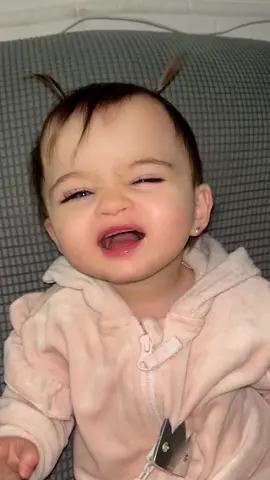 Es adorable mi 👸🏻🫶🏼 #fypシ #viral #foryoupage #bebeniña #martina 