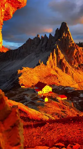 Magical sunsets in the Italian Dolomites 🌄 #italy #dolomites #sunset #mountains #fyp 