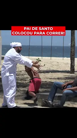 O pai de SANTO voltou e colocou para correr em COPACABANA 😂 #humor #pegadinha #brasil #fy 