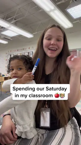 I love spending Saturdays with my girl 💗 #kindergartenteacher #firstyearteacher #teacherontheweekend #dualmonitor  #INNOCN @InnocnOfficialUS 