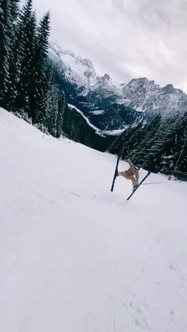 SHIT HAPPENS 🤪  #crash #overthrow #justforfun #keepitsimple #ski #skiing #skicrash #fail #austria #foryou 