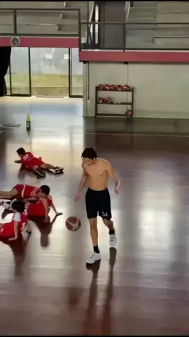 Eddy Meijr spotted shirtless on basketball exercise. #modelwatch #selebwatch #actor #shirtlessboys #shirtless boys #boys  #shirtless #selebstory
