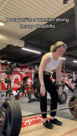 «JuSt Go To ThE bAtHrOoM bEfOrE» , as if I didn’t 🤠 #powerliftingwomen #iykyk 