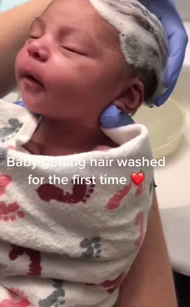 Sweetest moment ever shared on the internet #soinnocent #baby #babiesoftiktok #MomsofTikTok #fypシ゚viral #foryourpage #4u #sweetvideo #angel 