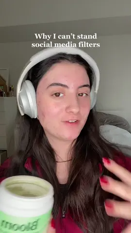 Your skin isn’t glass, texture is normal!!! #beautystandard #filters #skinpositivity #acnepositivity drinking @bloomnu greens in coconut 