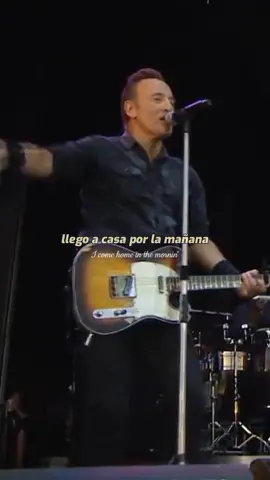 Dancing in the dark #brucespringsteen #dancinginthedark #rock#rockdelos80s #rock80sy90s #kvnlyrics18 #amuleto #lyrics #musicaparaestados #viraltiktok #popular #parati #viral 