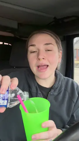 I make my @bloomnu greens in my car more than I would like to admit 😅 #bloompartner 