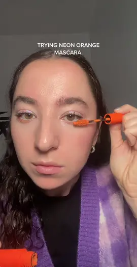 woahhhh 🧡🍊🧡✨ i love this for a pop of color in your makeup!  #orangemascara #neonmakeup #lookshoshana #creativemakeup #colormascara #orangemakeup #brightmakeup #orangeyeshadow #colorfuleyeshadow #colorfulmakeuplook  Colorful eye makeup, best neon mascara, how to add color into your makeup look, best colored mascara, makeup artist recommendations for a colorful eye, creative makeup ideas, how to add color, creative colored eye looks 