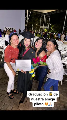 Celebrando a la piloto del comboo 👩‍🎓🙏🏻❤️ #pilotlife #bestfriend #amor #graduation 