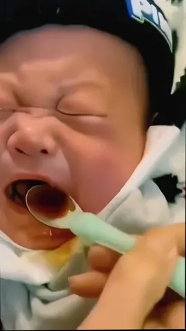 When baby don’t want to take medicine#baby #babyproduct #babystuff #useful #foryou #pyp #babytiktok #babylove 