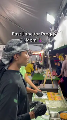 adik ni nak suruh mak nya menyamar jadi preggy mom utk fast lane ke? 😂😛