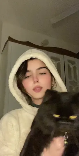 @اكثر مشهور تحبه🖤!#fypシ #foryou #rere 