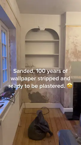 #wallpaperstrip #homerenovation #changingrooms #doingupmyhome #oldhouse 