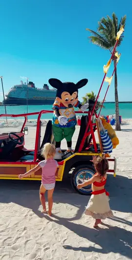 Spent the day relaxing at Castaway Cay 🌴 This has been our favorite stop this week on our Disney cruise for Pixar Day at Sea! Thanks for having us @Disney Parks 💙 #DisneyCruiseLine #ad 