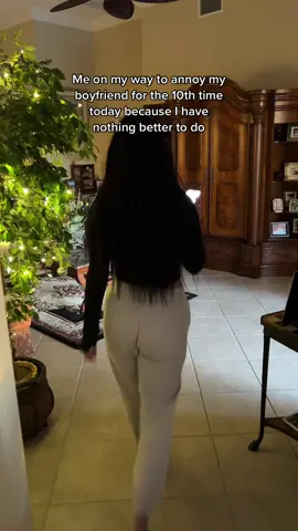 20 minutes alone is long enough #fyp #couples #relatable #girls #fypシ #foryou #foryoupage #relatablecontent #couplesrelatable #couplescomedy #annoyinggf #relationshipmemes #clingygirlfriend 