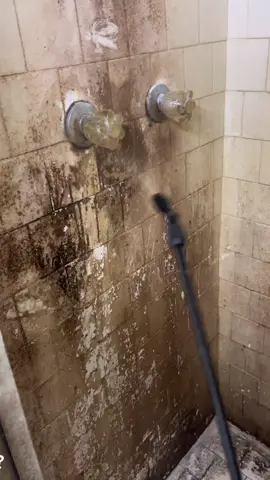 Limpieza profunda sígueme en mi cuenta de I #bathroom #deepclean #cleaning #clean #shower #housecleaning #deepclean #homecleaning #limpieza #viral #janitor #commercialcleaning 
