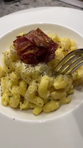 Cheer me up pasta. Sometimes all you really need is crispy pancetta, creamy sauce and some pasta, any kind. Taking the day off for mental health is good. Making something to cheer you up is a must, and cheesy pasta always helps 🖤  #pasta #creamy #satisfying #macncheese #macandcheese #cheesy #creamypasta #cheeruptwice 