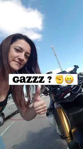GAZZZ ? ✊😁 ⠀ 👍 Like 🗣️ Commente 🔗 Partage 🔥 Abonne toi ⠀ #balademoto #motard #motardfrancais #motarde #motardefrancaise #pistard #pistarde #moto #motocycle #frenchbiker #coursemoto #motogirlsworld #racegirl #yamahar1 #racinggirl #motogirl 