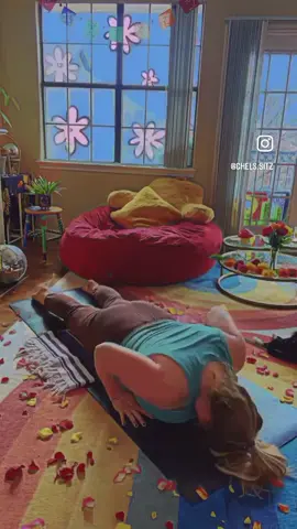 Doubled up on videos today 🙌🏼 They were the perfect combo 🔥😌 and I made it feel extra special with rose petals because why not?  ✨🌹✨ Who else has had this song on repeat? ❤️ #mileycryus #yogawithadriene #flowers #loveyourself #trust #stretch 