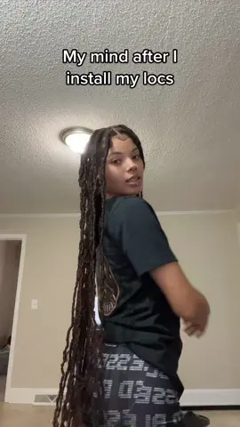 These mfs long ❤️ #fauxlocs 