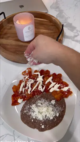🖤 #chilaquilesrojos #heartchilaquiles #valentinesbreakfast 