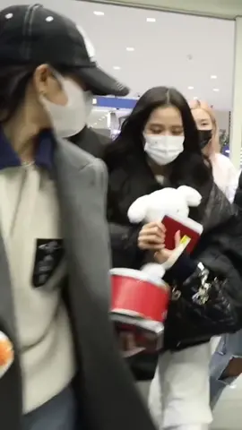 #LISOO Saying bye and Happy Birthday to #Jennie 230116 | Jisoo, Lisa & Jennie at Incheon International Airport today, back from Hong Kong #blackpink #jisoo #lisa #jennie #lisoo 