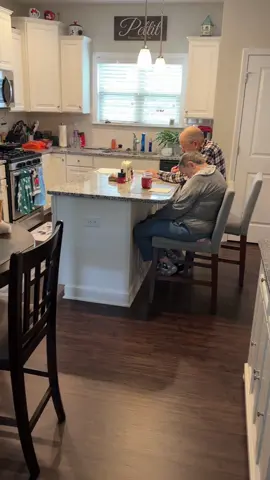 Scammed him out of a second cup! #endalz #alzheimer #alzheimers #alzheimersawareness #alzheimerscaregiver #dementia 